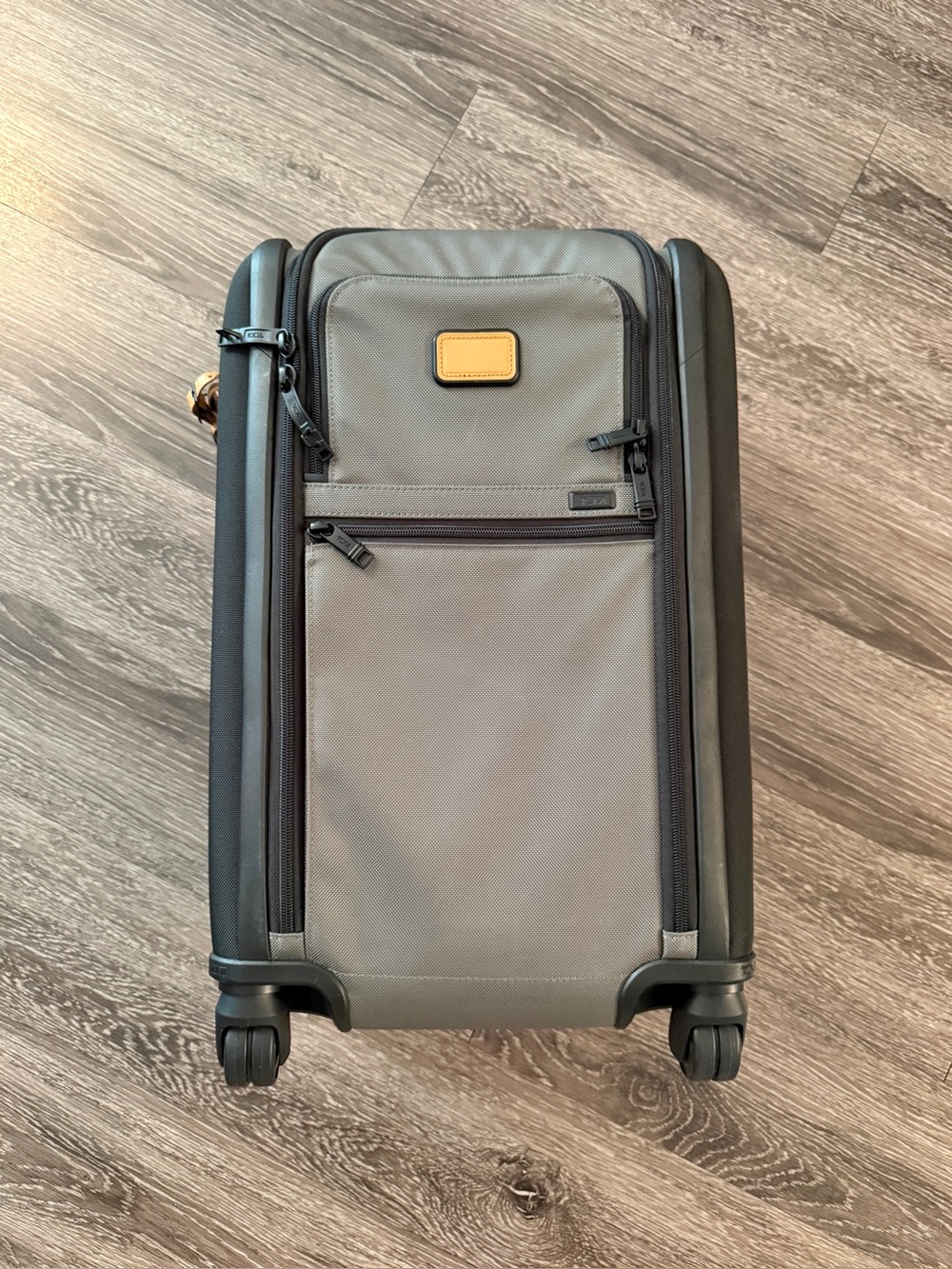 Tumi International Exp 4 Wheel Carry On New